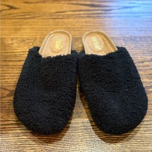Aerie Fuzzy Bluck Sherpa Mules -Never Worn - Size 10